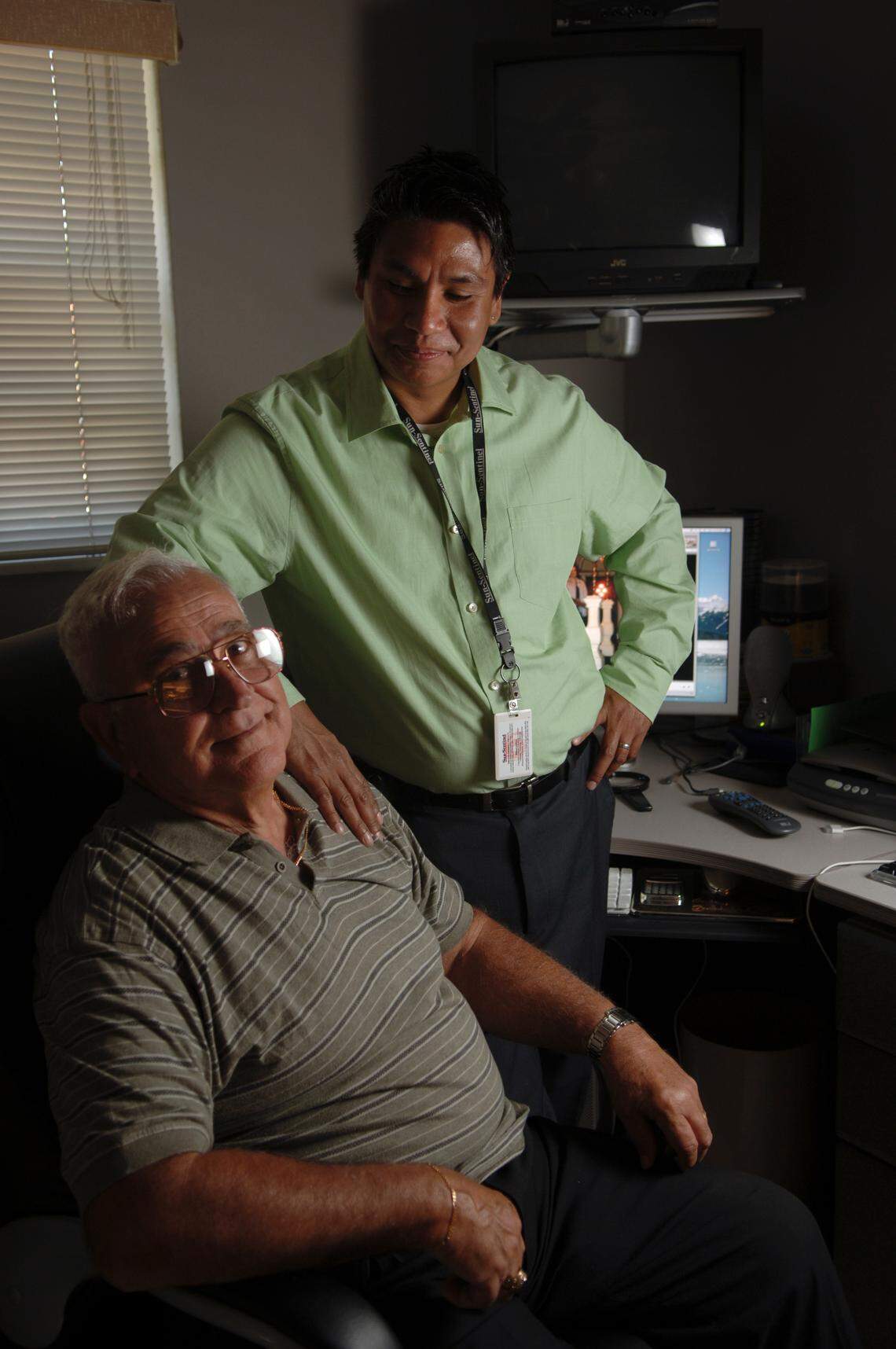 A 2006 file photo of Felix Martínez (seated) with his son-in-law Daniel Vasquez at Martínez’s Miami home.