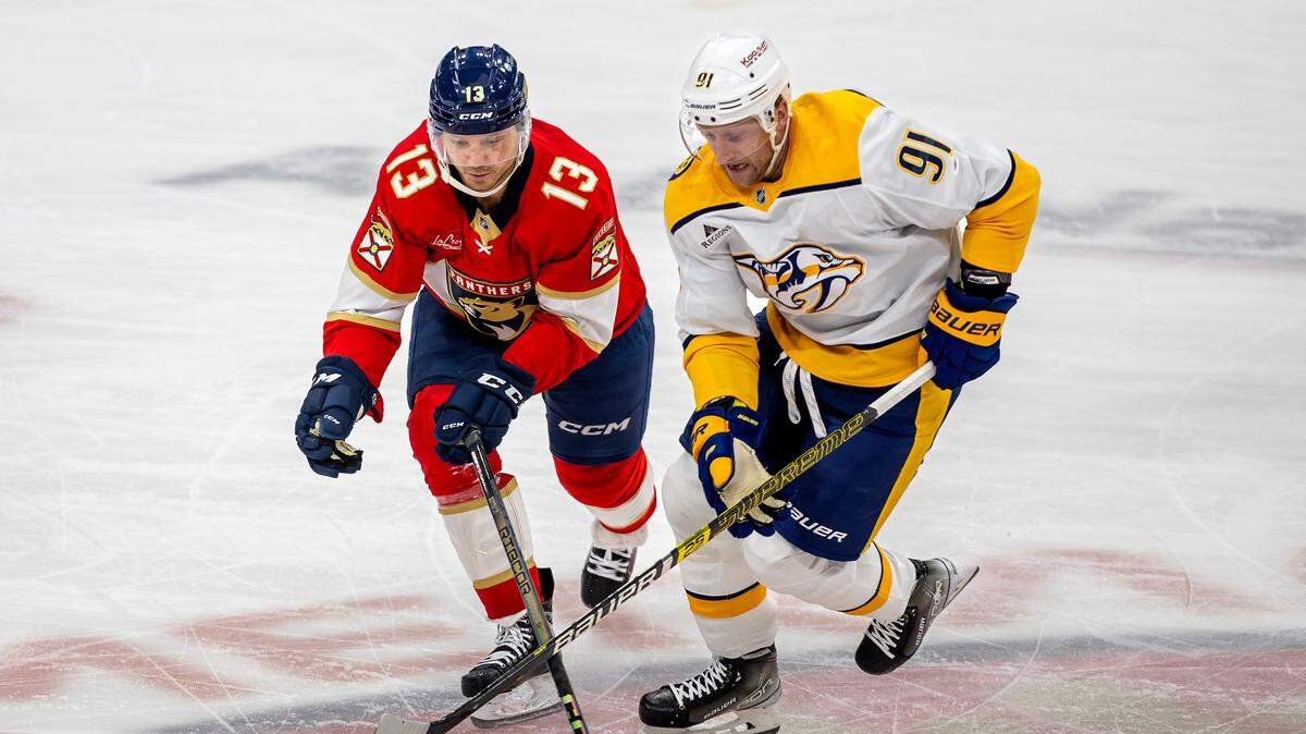 Florida Panthers center Sam Reinhart (13) battle for the puck against Nashville Predators center Steven Stamkos (91) during the second period of an NHL game at the Amerant Bank Arena on Thursday, Nov. 7, 2024, in Sunrise, Fla.