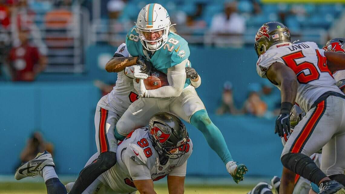 No, the Dolphins didn’t make mistake in re-sigining RB De’Von Achane. Here’s why