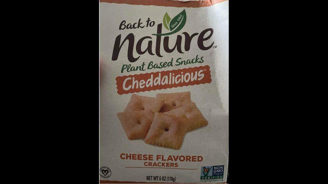 A Back to Nature Cheddalicious Cheese Flavored Cracker box.