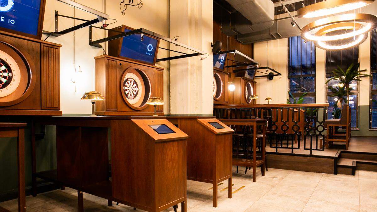 Oche’s proprietary technology makes it easy for novices to learn darts.