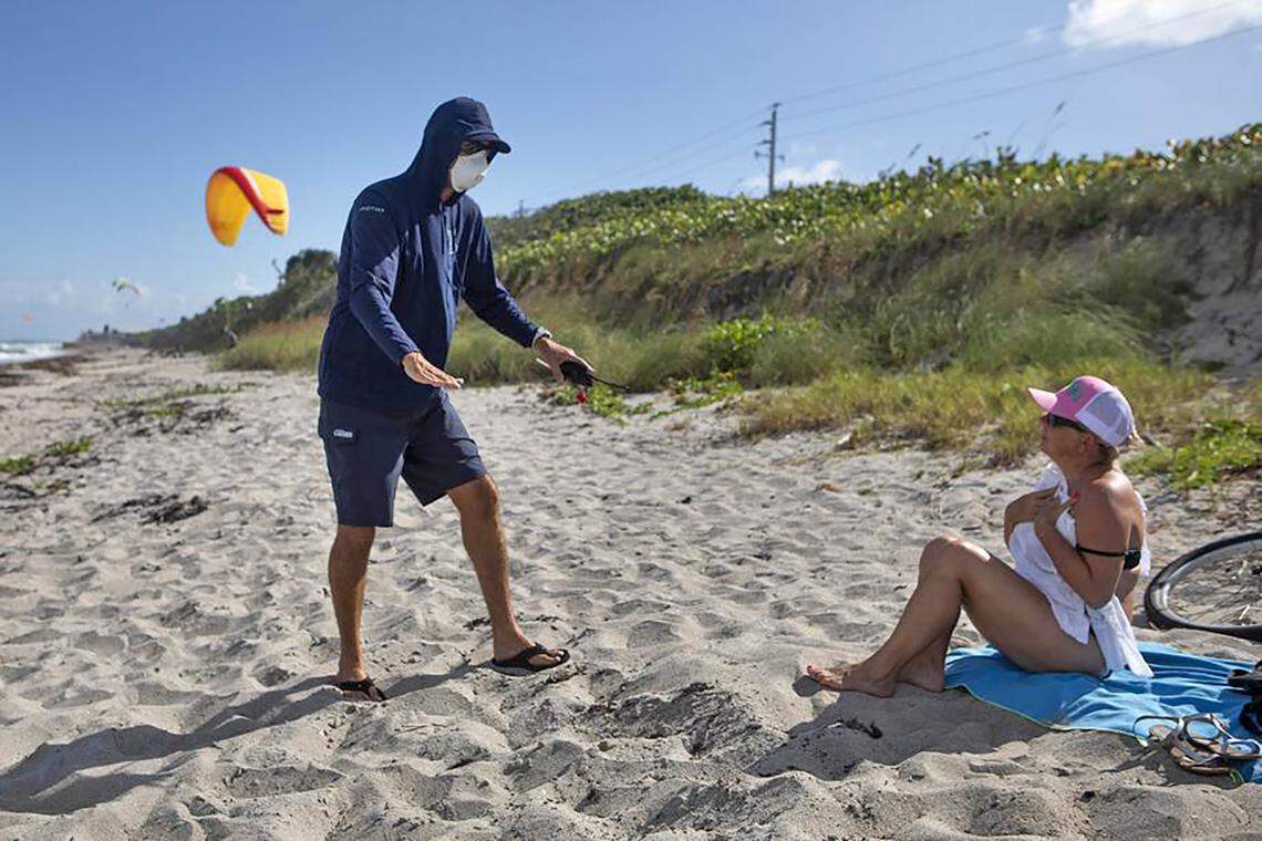 Palm Beach County lifeguard Lou Kanitsch tells Justyna Konarzewska on Sept. 29 that Jupiter Beach is closed near Carlin Park. After several people became sick and needed medical attention, police closed beaches from Jupiter Inlet to Carlin Park.