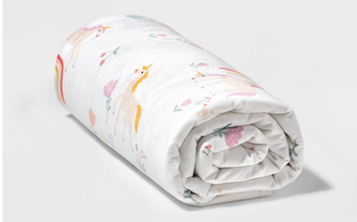 Pillowfort Weighted Blanket in Unicorn White