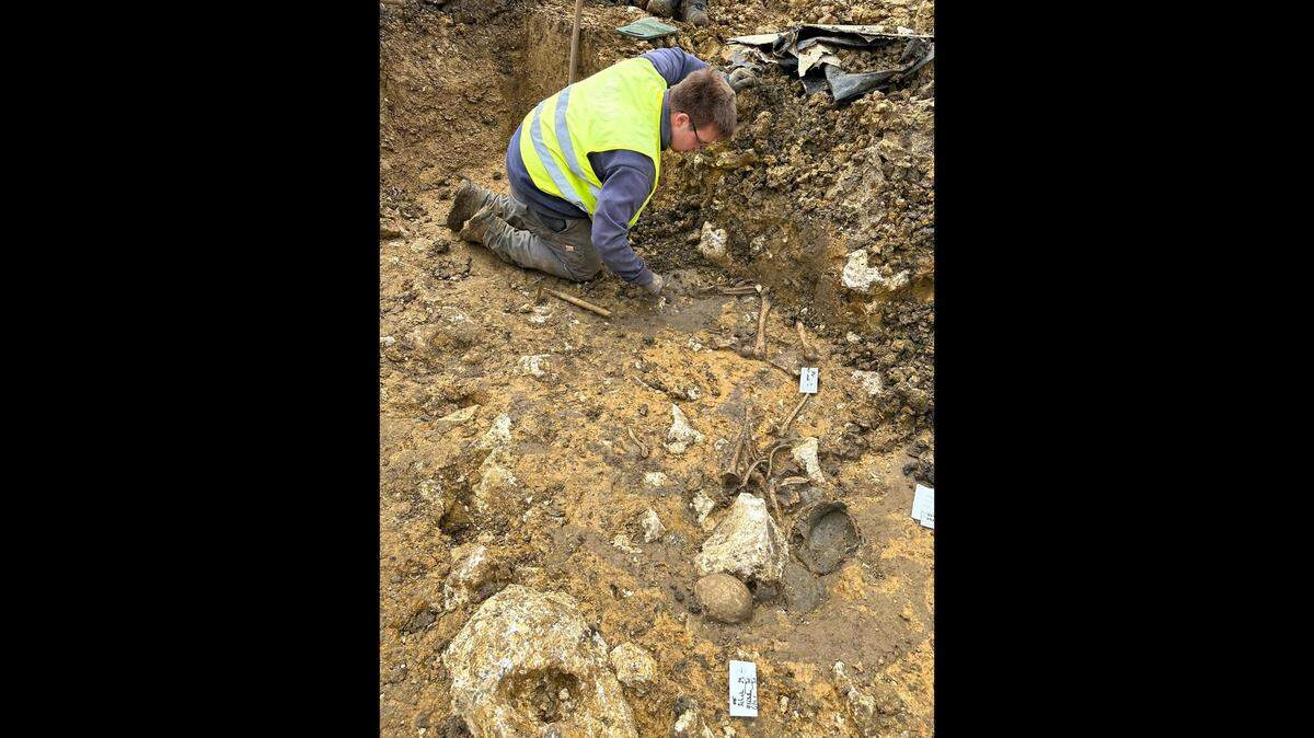 A rare ancient grave was found in a German town during construction for affordable housing, the council said.
