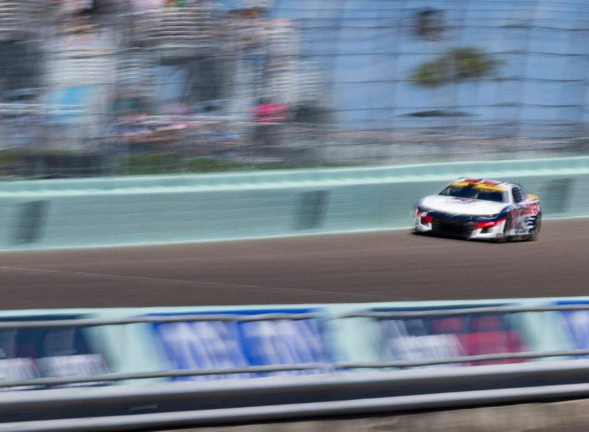 William Byron (24) leads the race after the first 10 laps during the Dixie Vodka 400 race that is part of the NASCAR Cup Series Round of 8 on Sunday, Oct. 23, 2022, at the Homestead-Miami Speedway in Homestead, Fla.