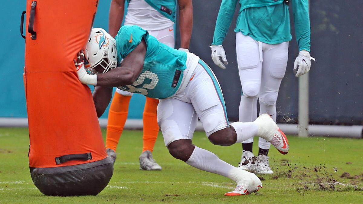 William Hayes left Dolphins practice Thursday with a hamstring injury.
