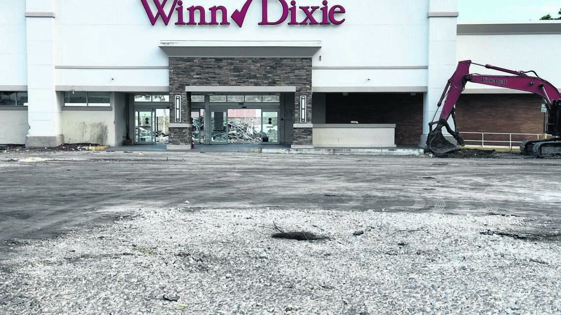 Remember when Winn-Dixie supermarkets in Florida looked like this? See the old photos