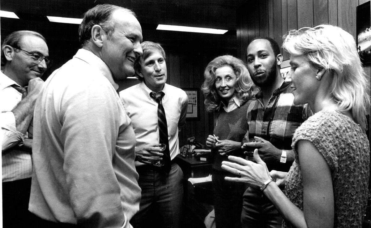 Edna Buchanan, center, back with Miami Herald colleagues.