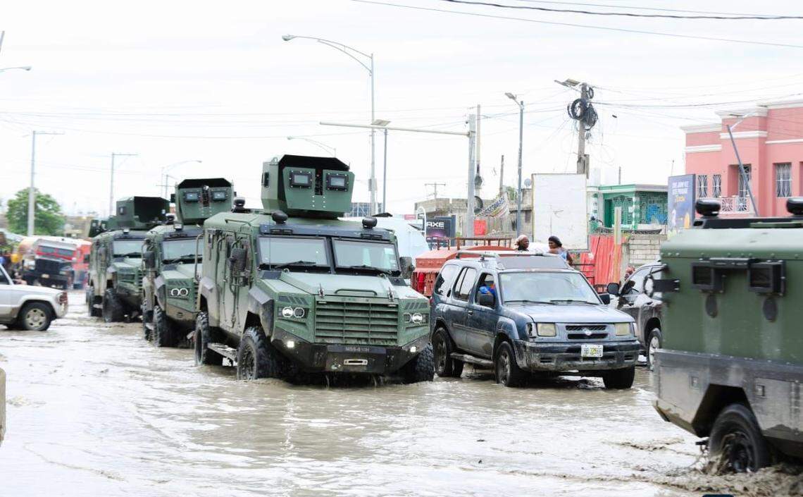 Heavy rain lashed the commune of Tabarre on the outskirts of Haiti’s capital on Tuesday, April 21, 2026 as armed gangs continue to clash. Several streets were submerged, which made traffic difficult and disrupted residents’ daily activities.