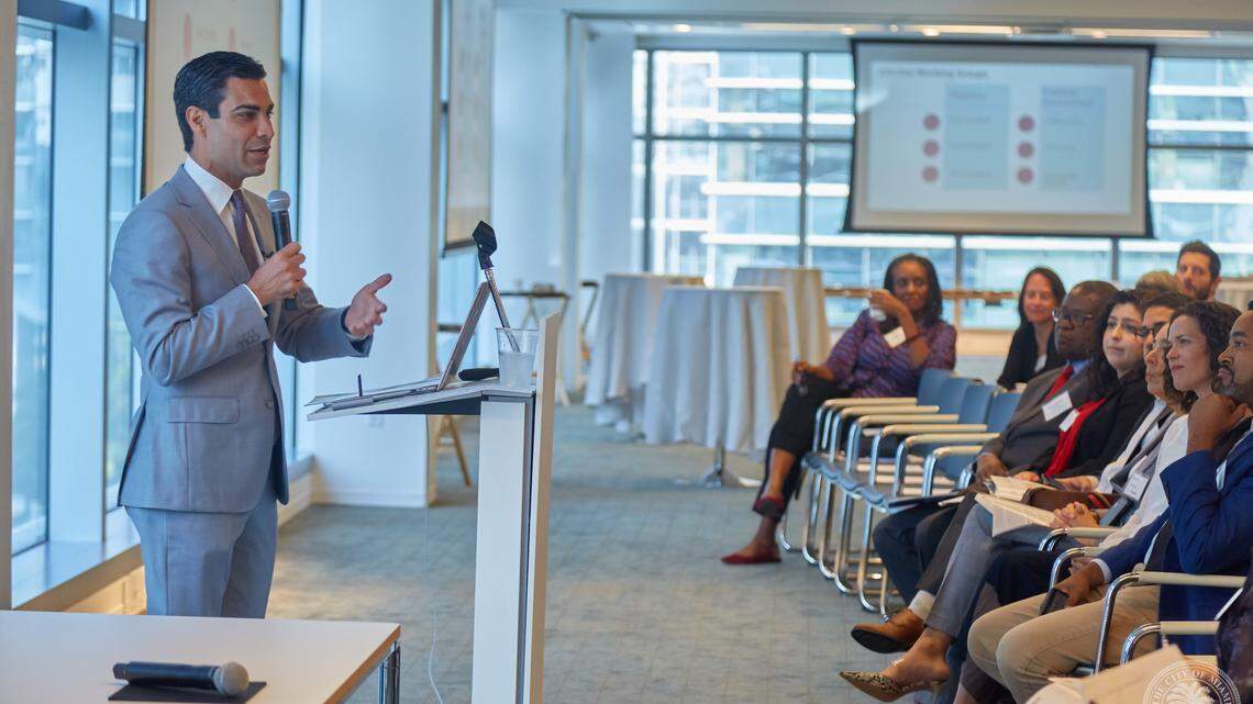 El alcalde de Miami, Francis Suárez, en la presentación del informe Connect Capital Miami, sobre la crisis de la vivienda asequible en Miami, el 6 de mayo del 2019.