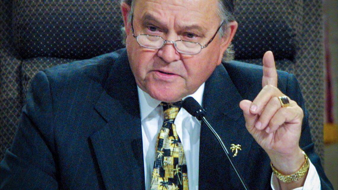 Merrett Stierheim speaks during a Miami-Dade School Board meeting in 2001 during his time running the school system during a remarkable career in government administration.