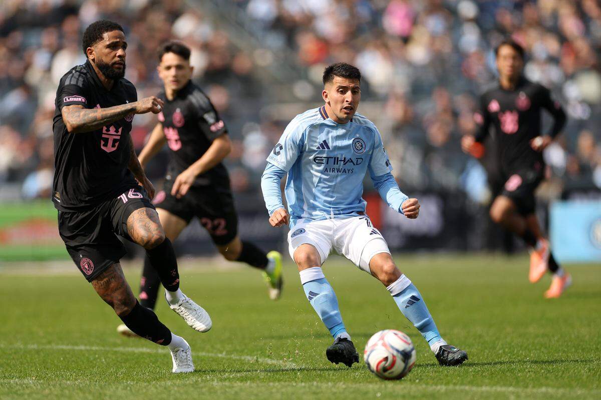 NEW YORK, NEW YORK - MARCH 22: Nicolas Fernandez #7 of New York City FC controls the ball whilst under pressure from Micael #16 of Inter Miami CF during the MLS match between New York City FC and Inter Miami CF at Yankee Stadium on March 22, 2026 in New York, New York. (Photo by Sarah Stier/Getty Images)