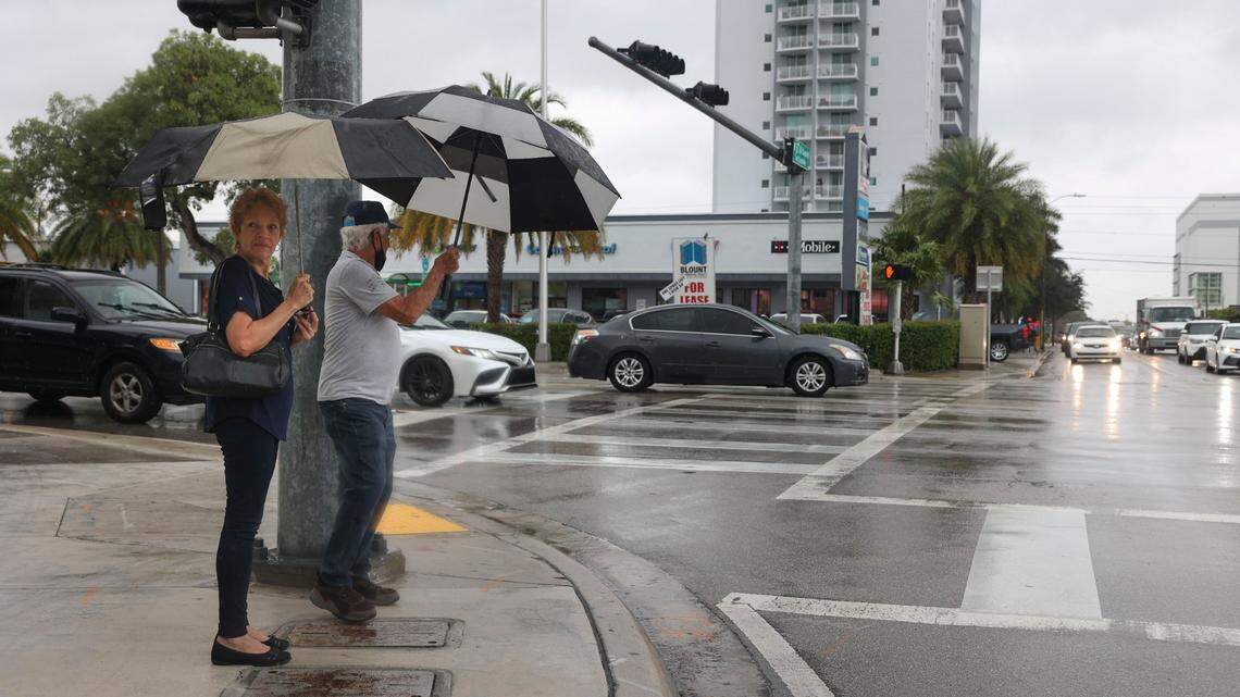 How much wind will we get from the tropical weather? Here’s an hourly guide