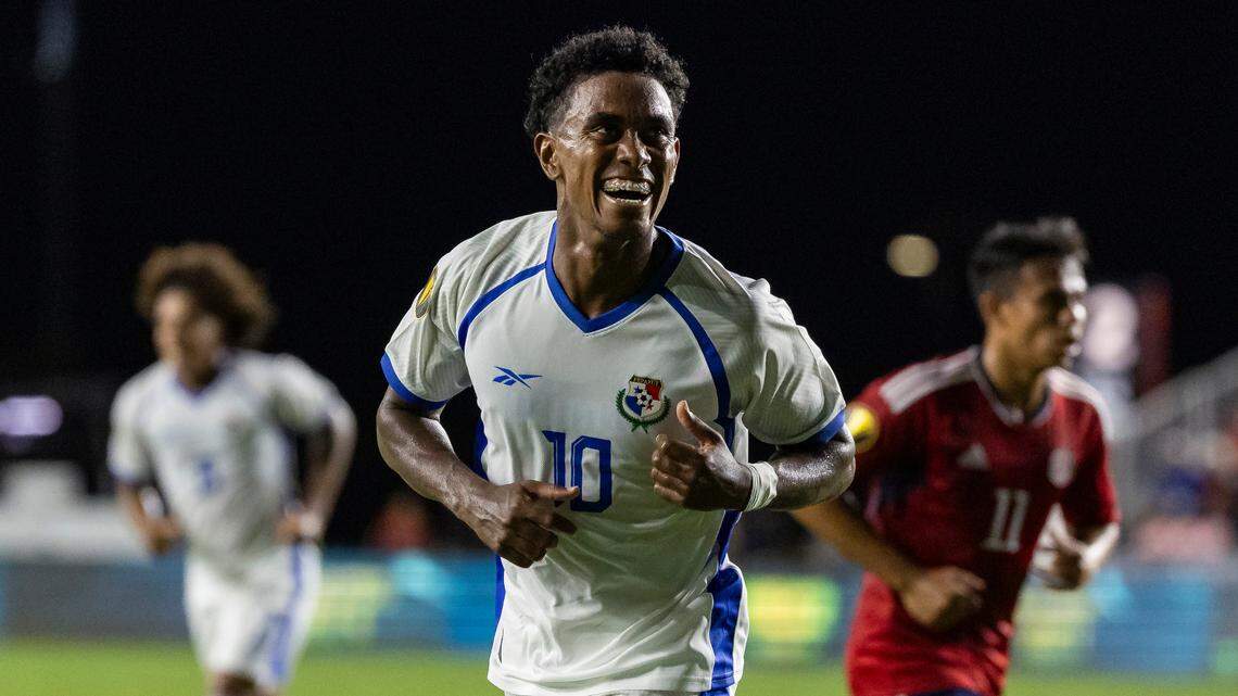 Panama midfielder Yoel Bárcenas (10) celebrates after scoring a goal against Costa Rica in the second half of their CONCACAF Gold Cup 2023 match at DRV PNK Stadium on Monday, June 26, 2023, in Fort Lauderdale, Fla.