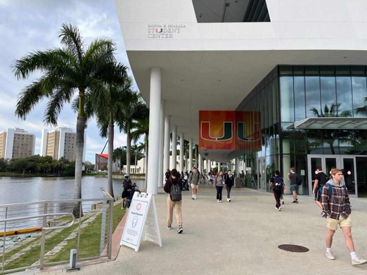 University of Miami students at the Coral Gables campus on Tuesday, Feb. 1, 2022. The university reopened its classrooms to in-person classes Monday after starting the spring semester remotely due to the surge in COVID cases stemming from the omicron variant.