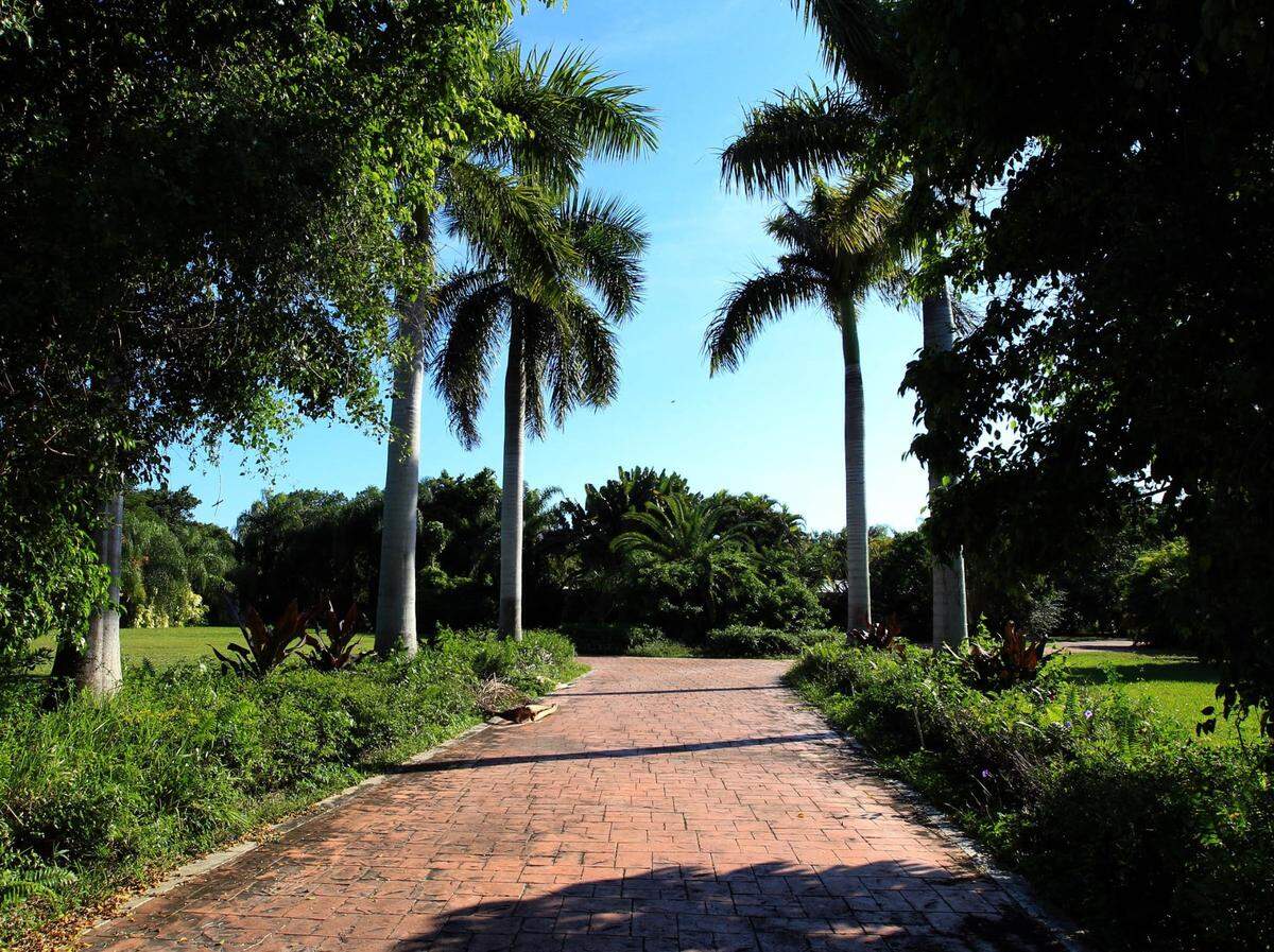 Entrada a la casa de O.J. Simpson en Kendall que fue subastada en 2013.