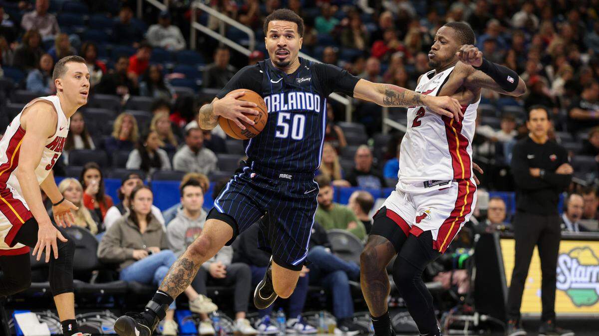 Orlando Magic guard Cole Anthony (50) drives to the hoop past Orlando Magic guard Caleb Houstan (2) in the third quarter at Kia Center.