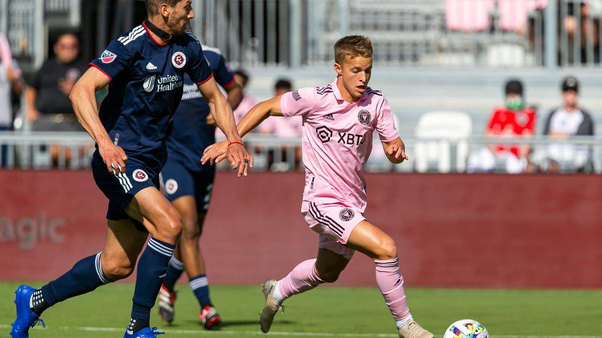 Inter Miami midfielder Bryce Duke (22) dribbles the ball towards goal against New England Revolution during the second half of their MLS soccer match at DRV PNK Stadium on Saturday, April 9, 2022, in Fort Lauderdale, Florida.