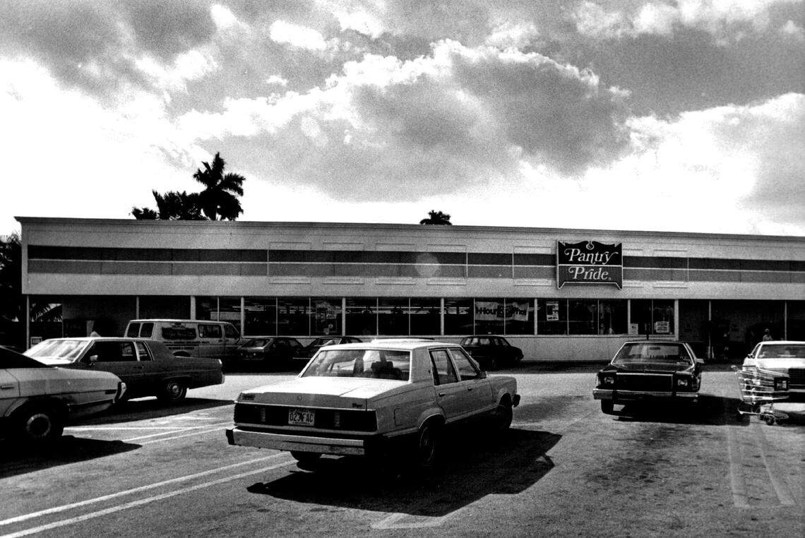 Pantry Pride supermarket on East Las Olas Blvd in Fort Lauderdale in 1986.