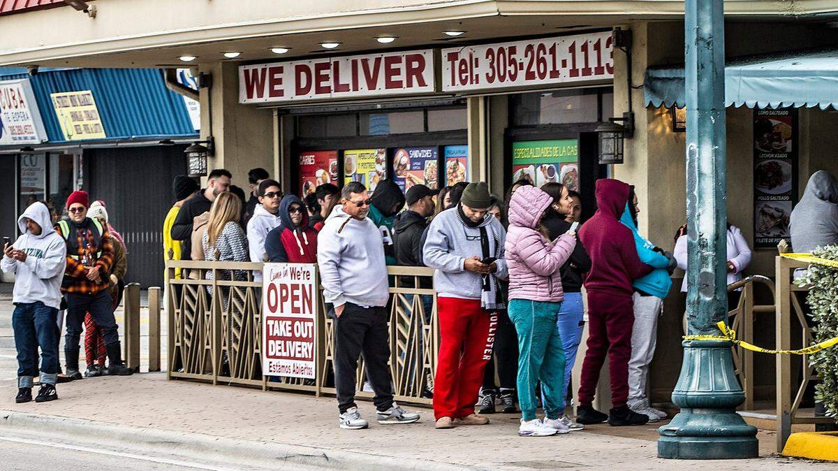 Customers line up to buy churros and hot chocolate at La Palma Restaurant in West Miami-Dade to fight the cold temperatures in Miami on Christmas Day, Dec. 25, 2022.