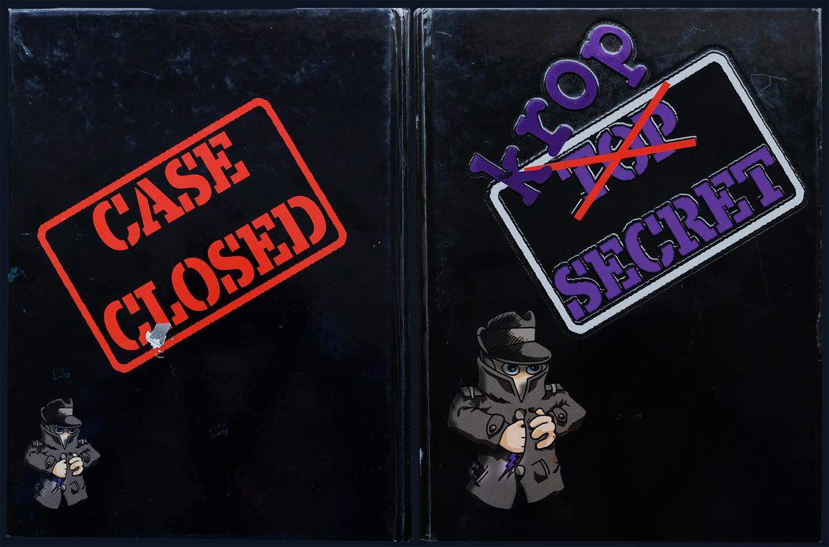 Front and back cover of the 2004-2005 Krop yearbook.