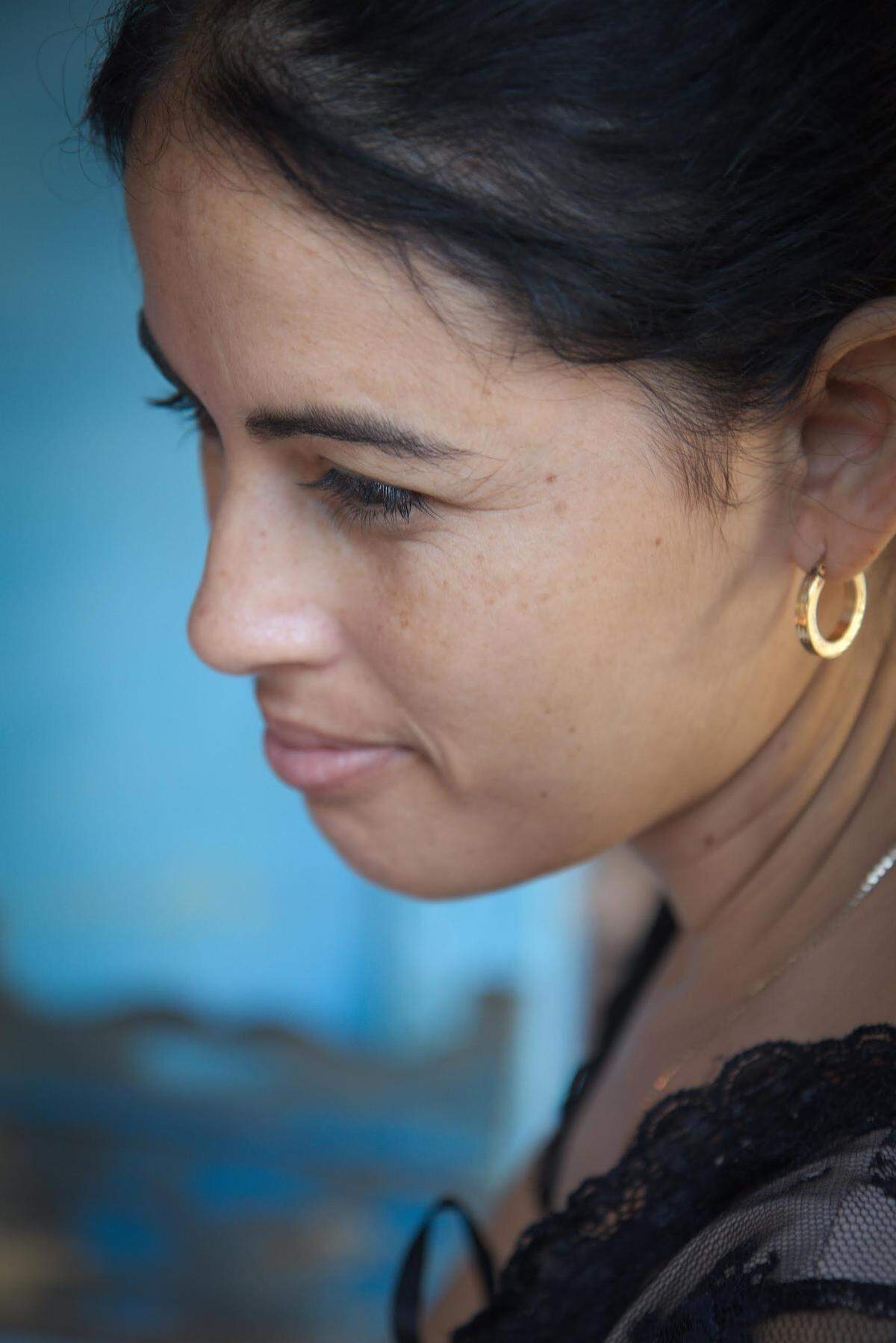 Mariela dreams of a better life in the United States. Her husband, Pita, would rather stay in their Cuban fishing village.