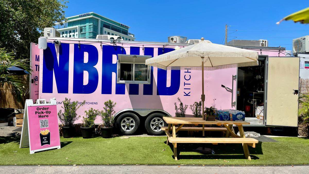 Una de las cocinas móviles de REEF en Brickell está dedicada a Man vs. Fries, un negocio de entrega a domicilio con sede en Los Ángeles que se encuentra en 101 cocinas en estacionamientos en todo el país.