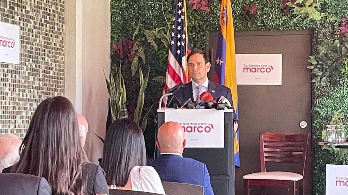 U.S. Sen. Marco Rubio campaigns with Venezuelans at Il Forno Ristorante in Doral on Friday, April 8, 2022.