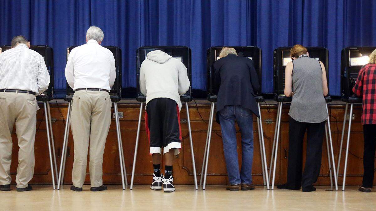 The Florida Supreme Court is asked to approve the wording of a proposed amendment that would open all primaries to all voters, not just those who have registered with a party.