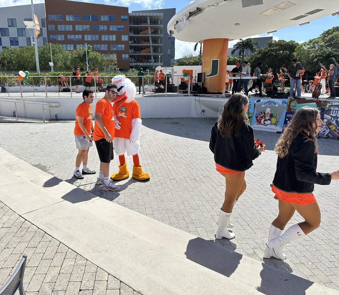 Could Sebastian the Ibis be telling University of Miami students there will be a Publix cafecito truck on campus at the nearby Lakeside Village from 10 a.m. to 2 p.m. March 3, 2026, handing out free coffee and pastries?