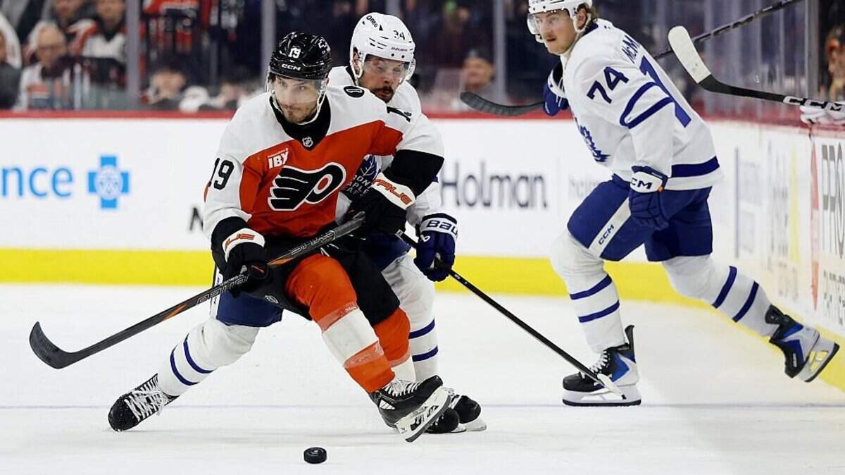 PHILADELPHIA, PENNSYLVANIA - JANUARY 08: Garnet Hathaway #19 of the Philadelphia Flyers controls the puck against Auston Matthews #34 of the Toronto Maple Leafs during the second period at Xfinity Mobile Arena on January 08, 2026 in Philadelphia, Pennsylvania. (Photo by Emilee Chinn/Getty Images)