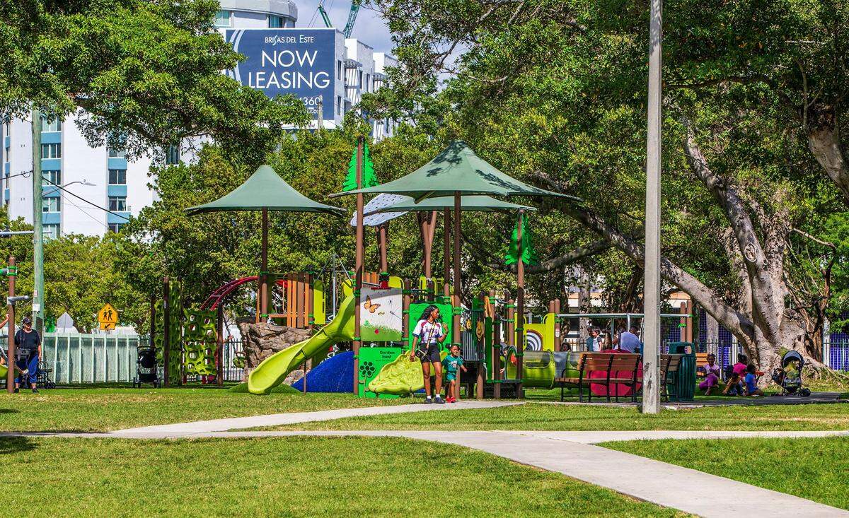 El área de juegos en Juan Pablo Duarte Park en Little Santo Domingo, en Allapattah, el domingo 30 de octubre de 2022.