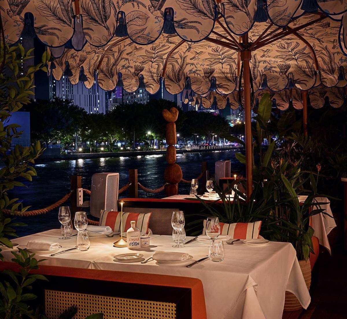 The riverside patio at Bagatelle Miami River.