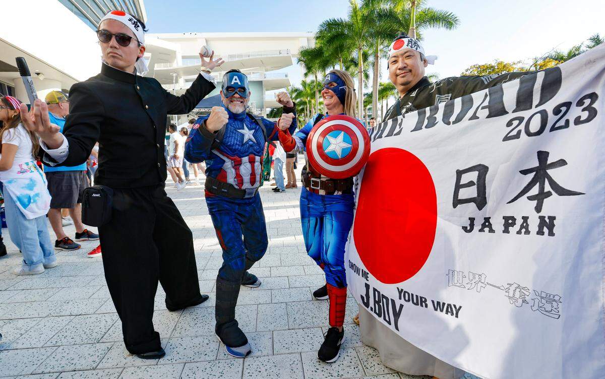 Kawanabe Shota , Ricky McShane, Gail Rowe and Shinjiro Suzuki pose for pictures in front of loanDepot Park before the start of the game between United States and Japan for the World Baseball Classic Championship Game in Miami, Fla. on Tuesday, March 21, 2023.