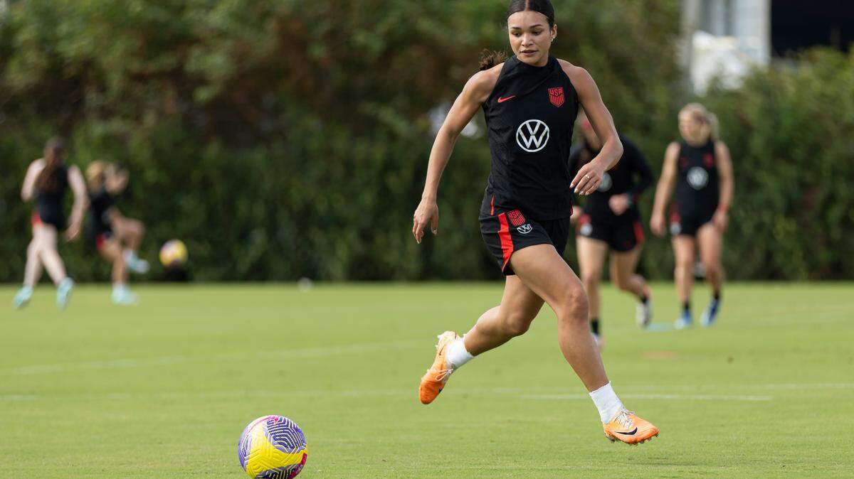 United States forward Sophia Smith (11) runs drills during team practice at the Florida Blue Training Center on Tuesday, Nov. 28, 2023, in Fort Lauderdale, Fla.