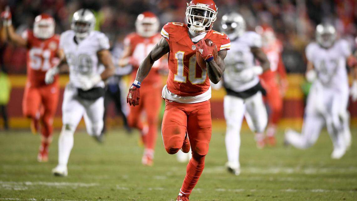 Kansas City Chiefs wide receiver Tyreek Hill (10) returns a punt 78 yards for a touchdown in the second quarter against the Oakland Raiders at Arrowhead Stadium in Raytown, Mo., on Thursday, Dec. 8, 2016. (David Eulitt/Kansas City Star/TNS)