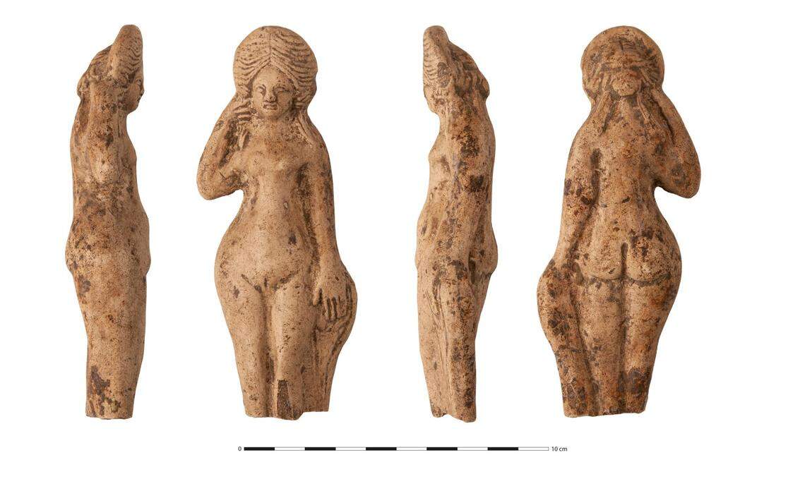 A small deity statue from the Gallo-Roman period found in the dump.