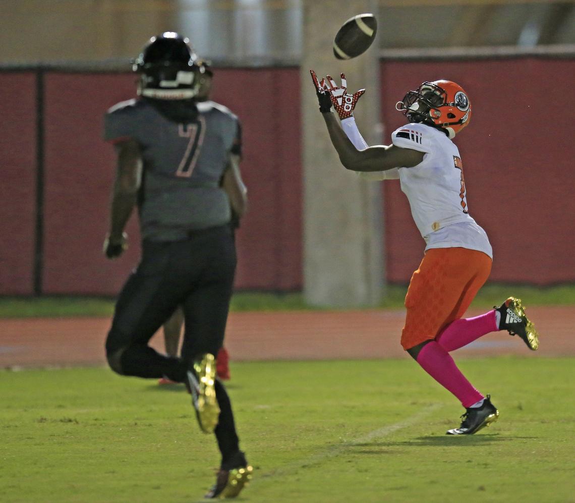 Carol City wide receiver Thaiu Jones-Bell (7) receives a pass for a touchdown as Southridge’s Tyrique Stevenson (7) gives chase during a game on Oct. 5. Stevenson, a four-star cornerback, reportedly will visit UM this weekend and is a top Hurricanes target.