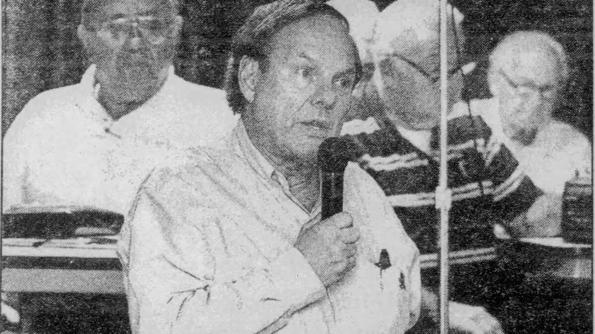 A photo from the Jan. 22, 1995, Miami Herald shows Alfred Weisbrod speaking to residents of Winston Towers in Sunny Isles and explaining ‘the work that needs to be done to make their condos safe.’