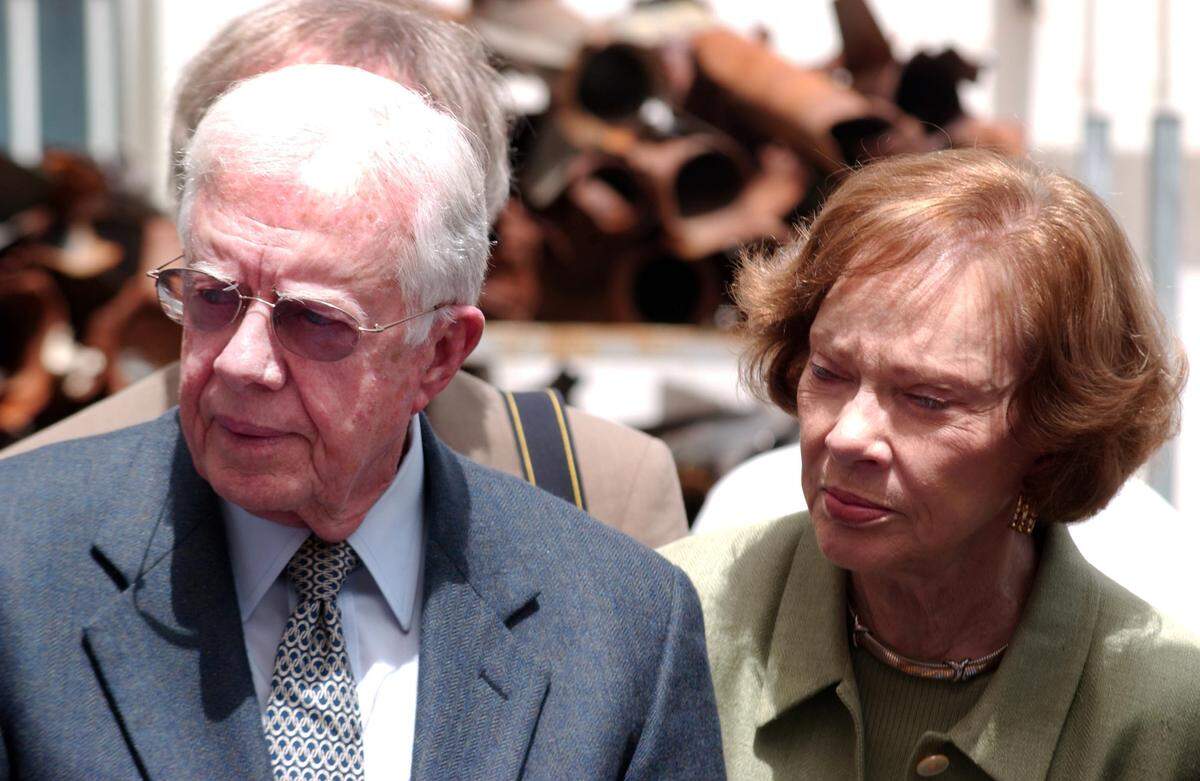 Jimmy Carter’s grandson shares rare look into his life in hospice months after Rosalynn’s passing.