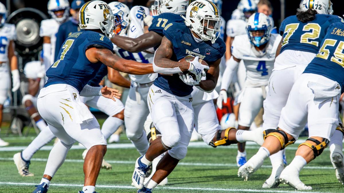 Florida International University running back Lexington Joseph (8) runs the ball during the first half of a football game against Middle Tennessee at Riccardo Silva Stadium in Miami, Florida, on Saturday, October 10, 2020.