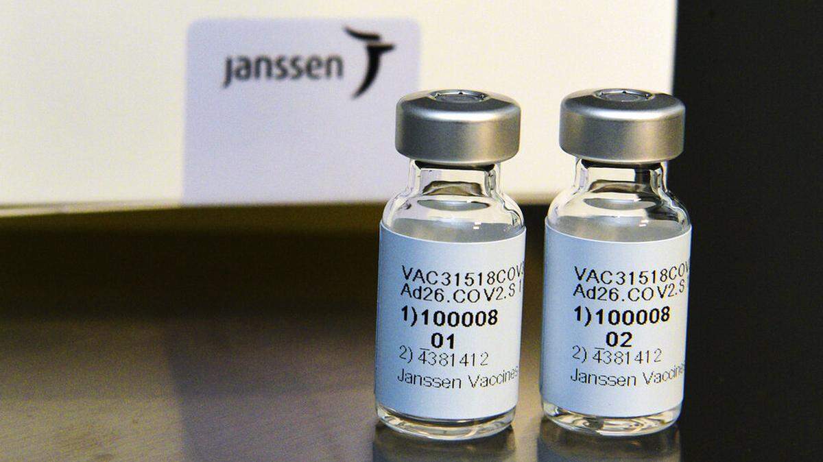 A U.S. Food and Drug Administration advisory committee on Friday recommended the Johnson & Johnson coronavirus vaccine for emergency use authorization after reviewing and discussing the latest clinical trial data, deciding that the benefits outweigh the risks.