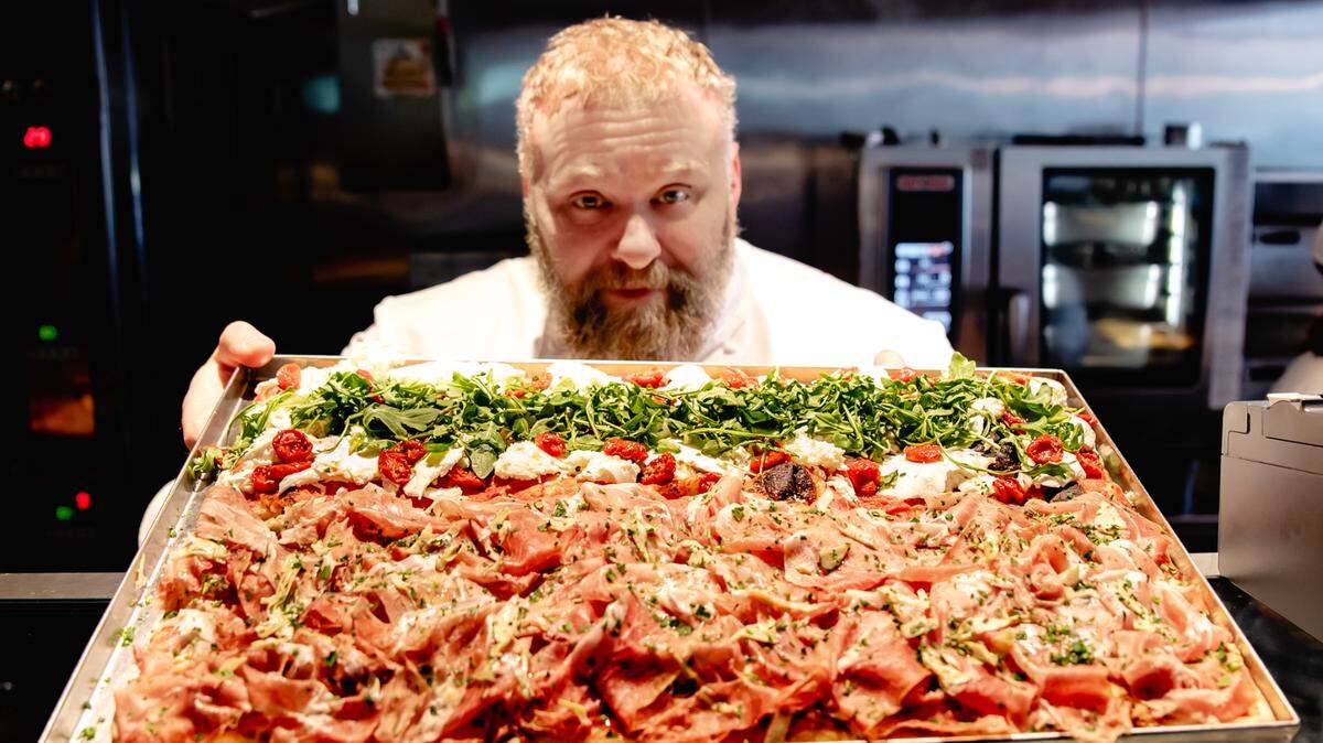 Italian Chef Gabriele Bonci, known as the “Michelangelo of Pizza,” has opened a restaurant in Miami.
