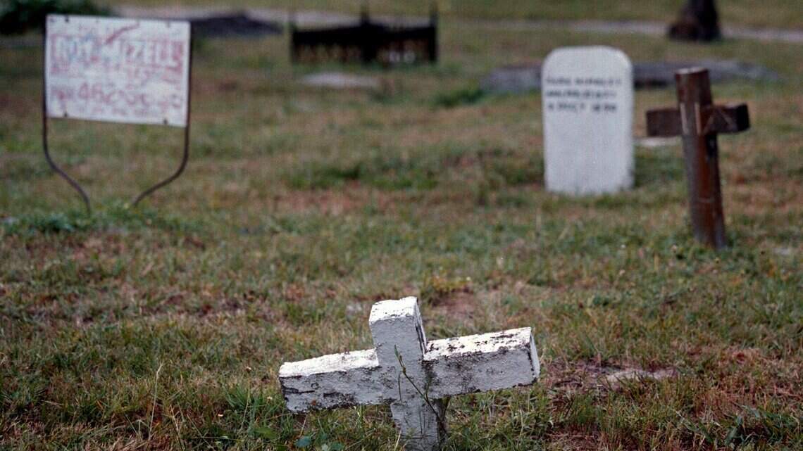 Can you bury a loved one in your backyard? What Florida law says