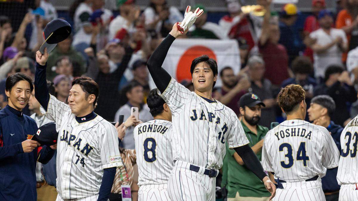 Japan pitcher Shohei Ohtani (16) waves to the crowd after defeating Mexico 6 to 5 during their semifinal game at the World Baseball Classic at loanDepot Park on Monday, March 20, 2023, in Miami, Fla.