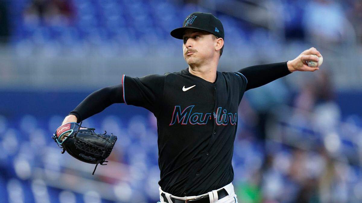Miami Marlins’ Braxton Garrett delivers a pitch during the first inning of a baseball game against the Atlanta Braves, Tuesday, Oct. 4, 2022, in Miami. (AP Photo/Wilfredo Lee)