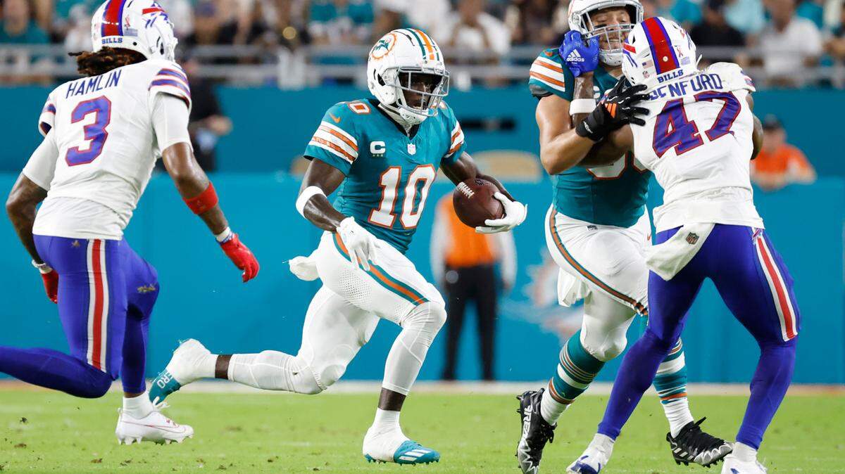 Miami Dolphins wide receiver Tyreek Hill (10) on a pass reception during the first half against the Buffalo Bills in an NFL game at Hard Rock Stadium on Thursday, September 12, 2024.