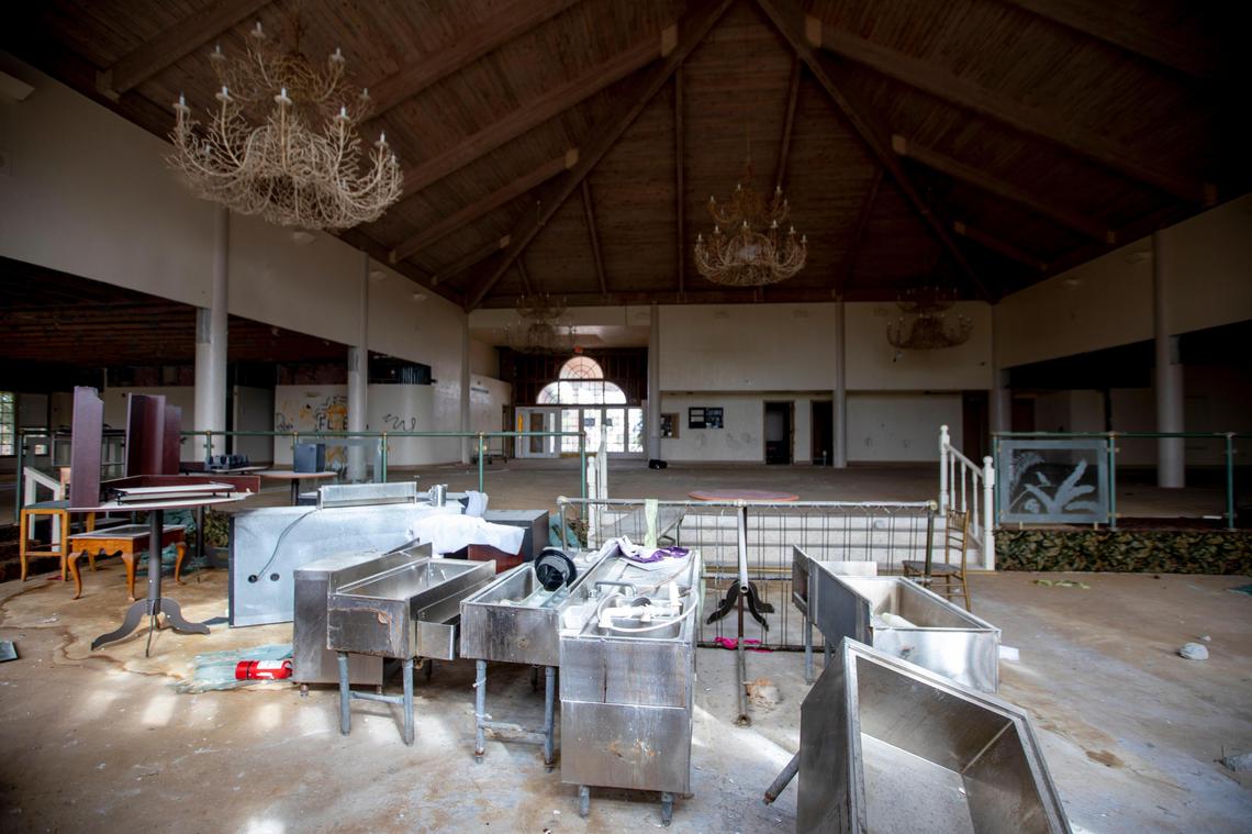 The inside of the Keys Gate Golf Course Clubhouse.