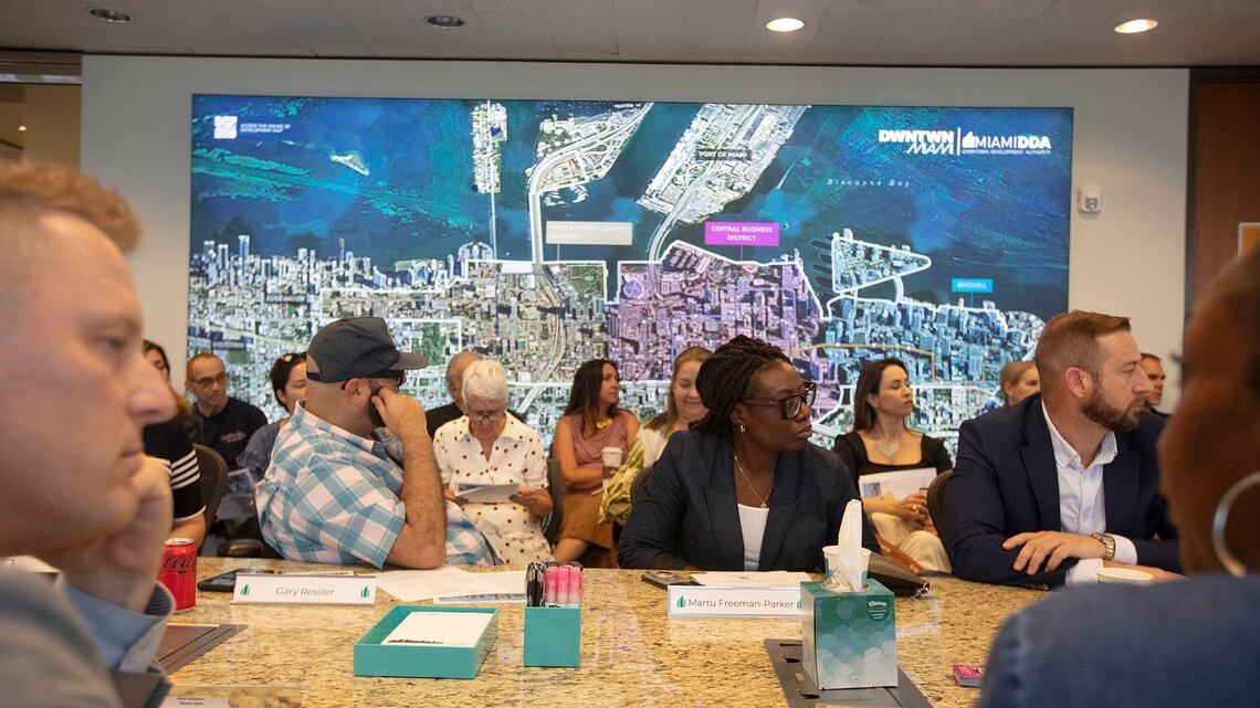 Propietarios del downtown de Miami opuestos a alza de impuestos