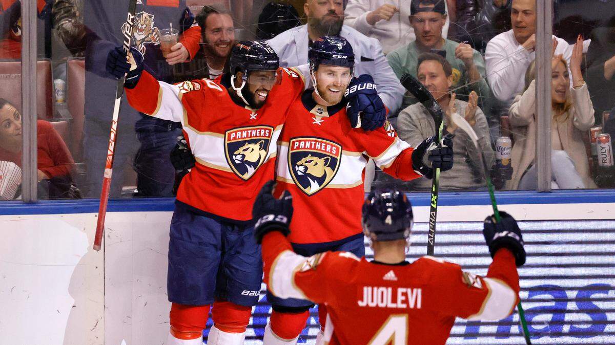 Florida Panthers center Sam Bennett (9) celebrates with Panthers left wing Anthony Duclair (10) after scoring his second goal of the game against the Dallas Stars during the second period of an NHL game at the FLA Live Arena on Friday, January 14, 2022 in Sunrise, Fl.
